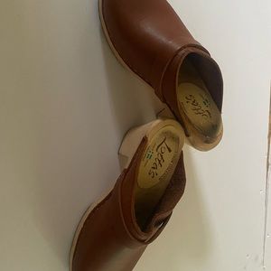 Worn a couple of times in excellent condition the inside tag is a little dirty